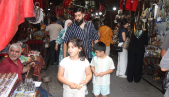 gaziantep kavurucu sicak altinda turist akinina ugramaya devam ediyor SvbZ8dYU