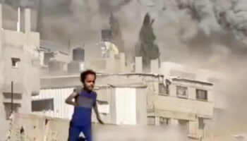 gazzede israilin bombalarindan kacan kucuk kiz 9LuV4EPL