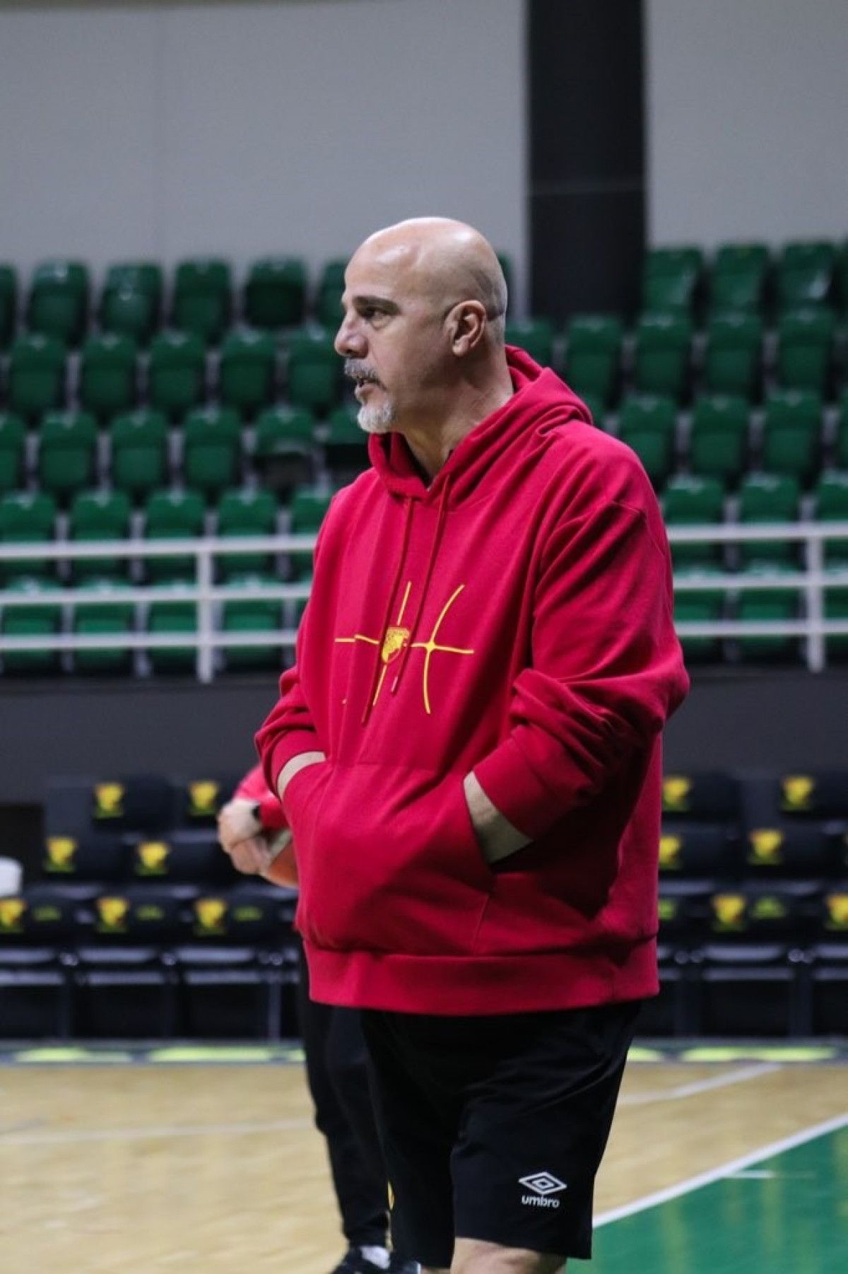 goztepe basketbol ruchan tamsozun sozlesmesini yeniledi 0 CL8kp9Ie