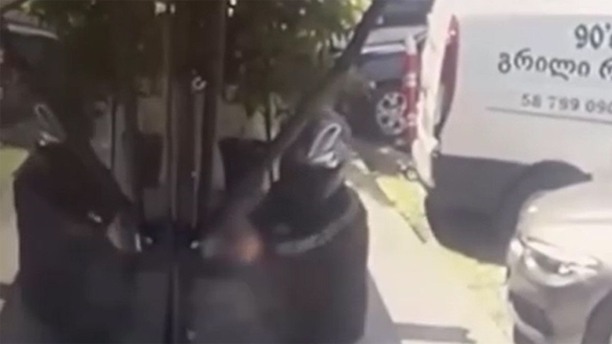 Gürcistan'da Türk vatandaşının öldürüldüğü saldırının görüntüleri ortaya çıktı 2 gurcistanda turk vatandasinin olduruldugu saldirinin goruntuleri ortaya cikti 1 slVw62eZ