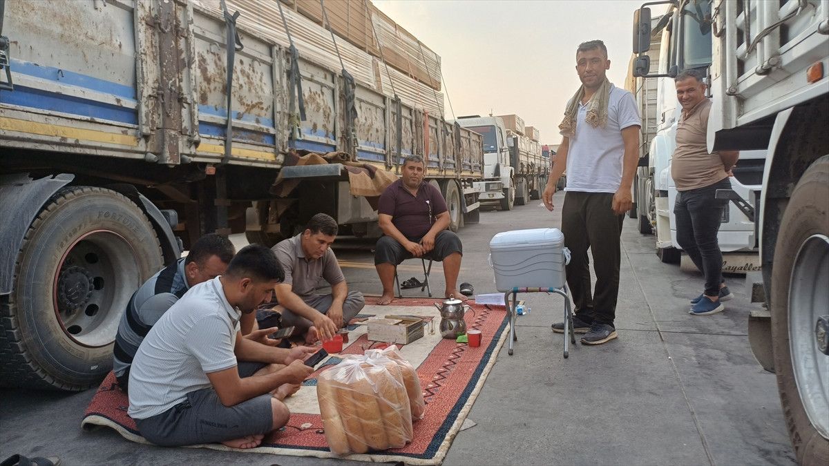 habur sinir kapisindaki tir soforleri rekor sicaklikla mucadele ediyor 2 WtTmMpd2
