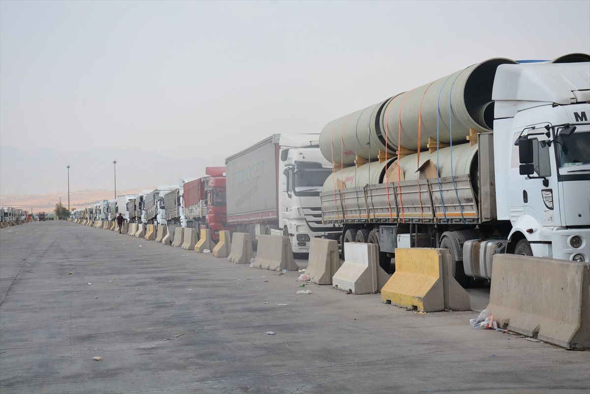 habur sinir kapisindaki tir soforleri rekor sicaklikla mucadele ediyor 4 r7wsRTAC