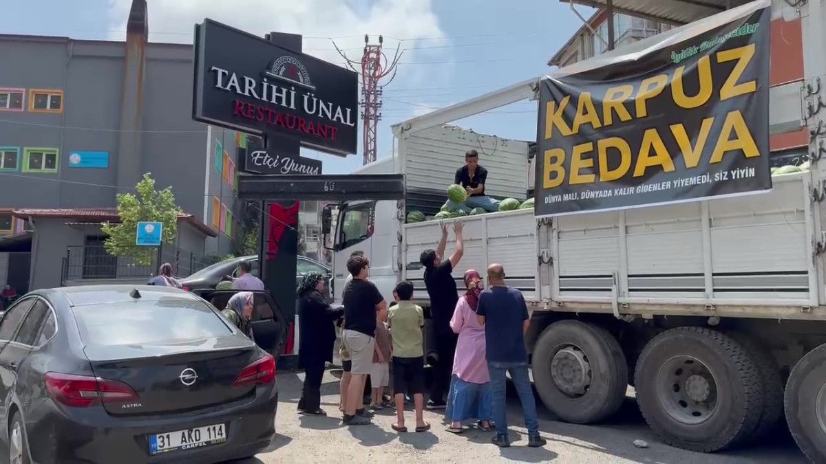 hatayda 20 ton karpuzu bedava dagitti 2 ptDNkTqt