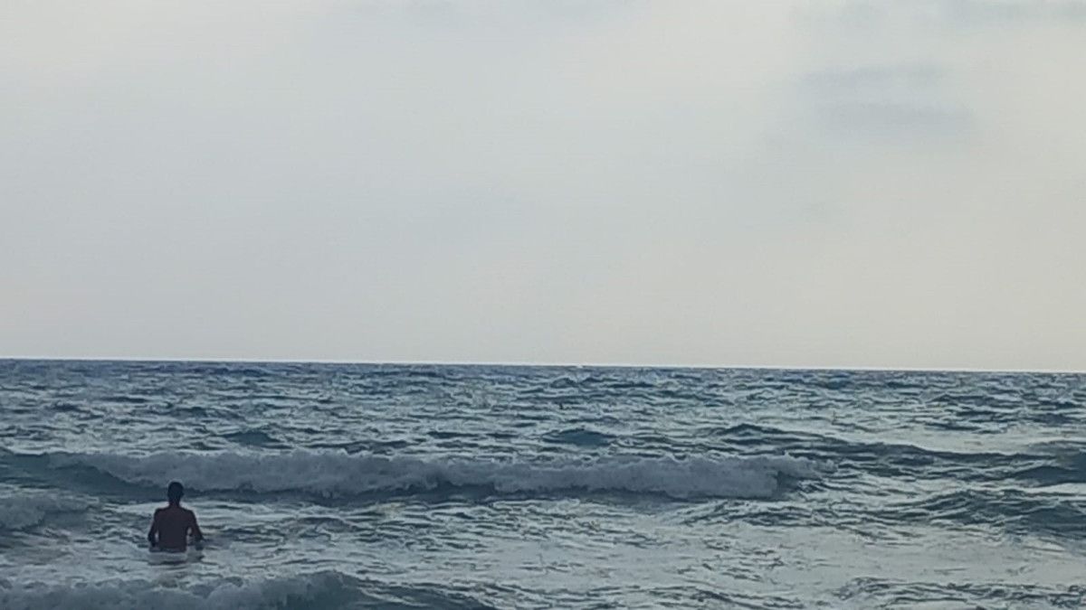 Hatay'da denize giren şahıs az kalsın boğuluyordu: O anlar kamerada 1 hatayda denize giren sahis az kalsin boguluyordu o anlar kamerada 0 rup1jAfY