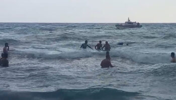 hatayda denize giren sahis az kalsin boguluyordu o anlar kamerada iEf5xKNZ