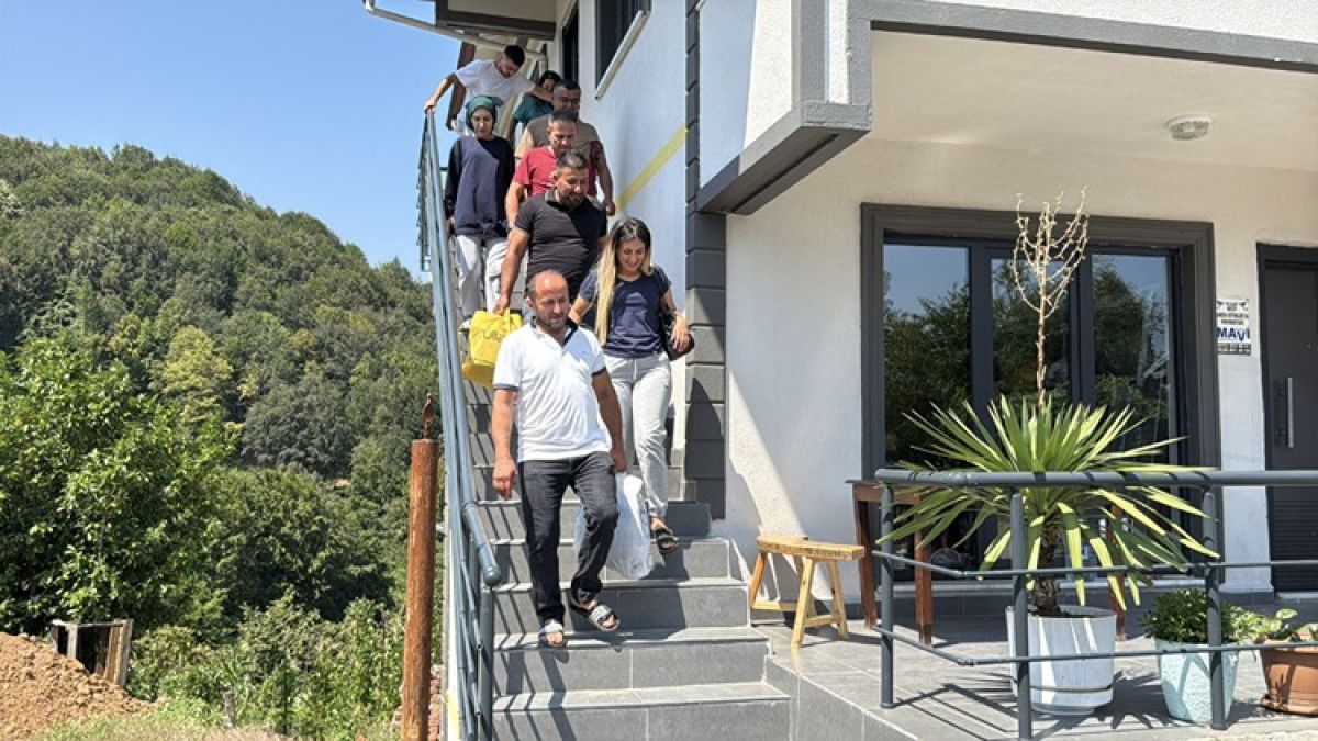 hatayda deprem enkazindan dogan kardeslik 0 FlZZNwvS