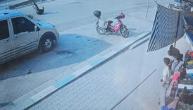 hatayda otomobilin acilan kapisina carpan motosiklet surucusu yaralandi NQTOtL35