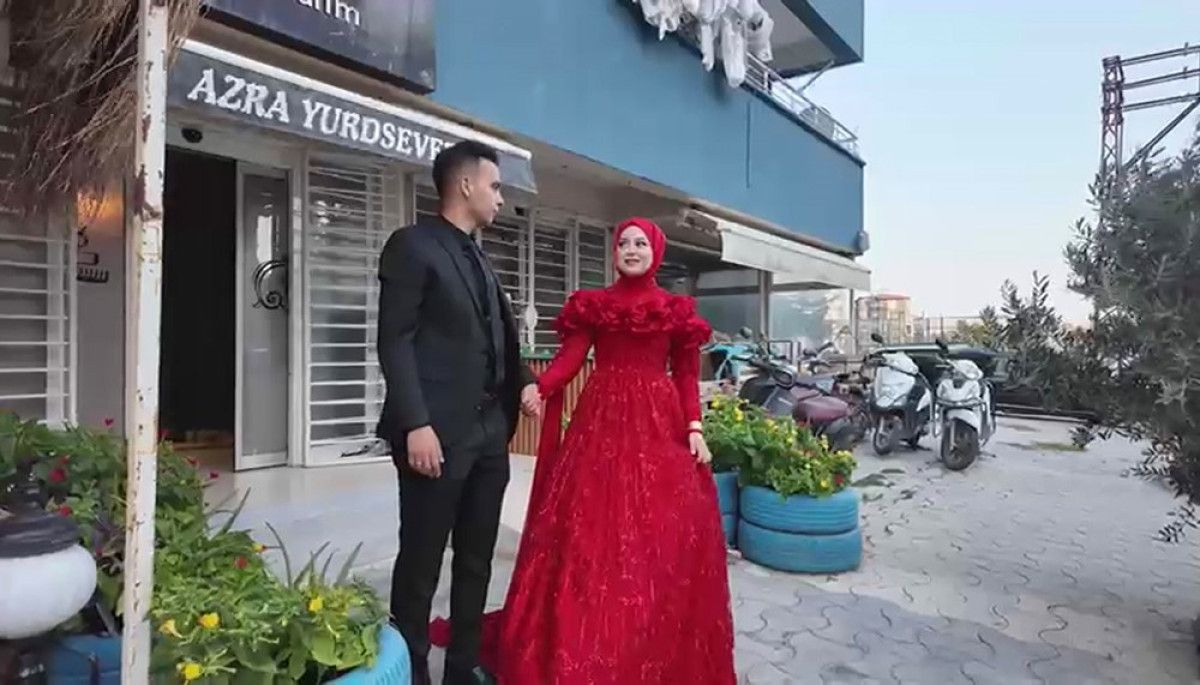 hatayda polisler babasi olen polis kizini dugununde yalniz birakmadi 4 e25OmtpZ