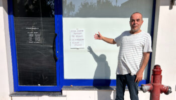 hatayda sicakliklardan bunalan esnaf not birakip tatile cikti eylulde gorusuruz keCxjM12