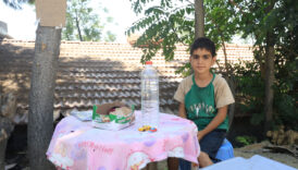 hatayda yasi kucuk diye sanayiye alinmadi su satarak bisiklet parasini biriktiriyor hAr3jpjj