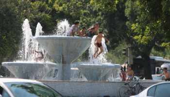 hava sicakliginin 40 dereceyi astigi kayseride vatandaslar serinlemenin yollarini aradi PH13MqUZ