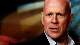 hollywood efsanesi bruce willisin son hali artik yapamiyor f4bJJma7