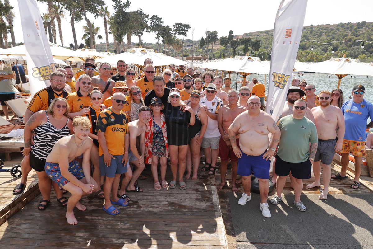 hull city taraftarlari acun ilicali ile turkiye turunda 2 OpMicy4n