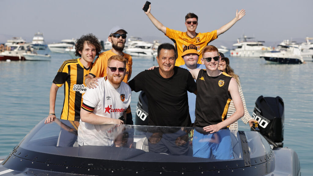 hull city taraftarlari acun ilicali ile turkiye turunda OkqXMjbR