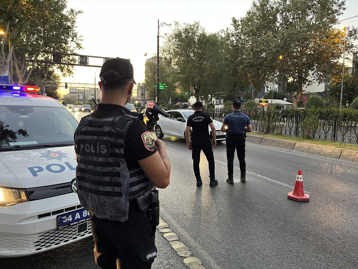 huzur istanbul uygulamasinda 835 kisi gozaltina alindi 2 GWnWNZZg