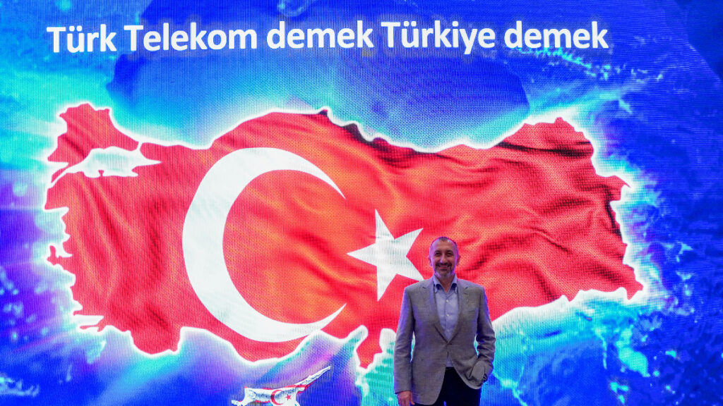 imzalar atildi kktcnin fiber optik altyapisini turk telekom kuracak SCb9KyJM