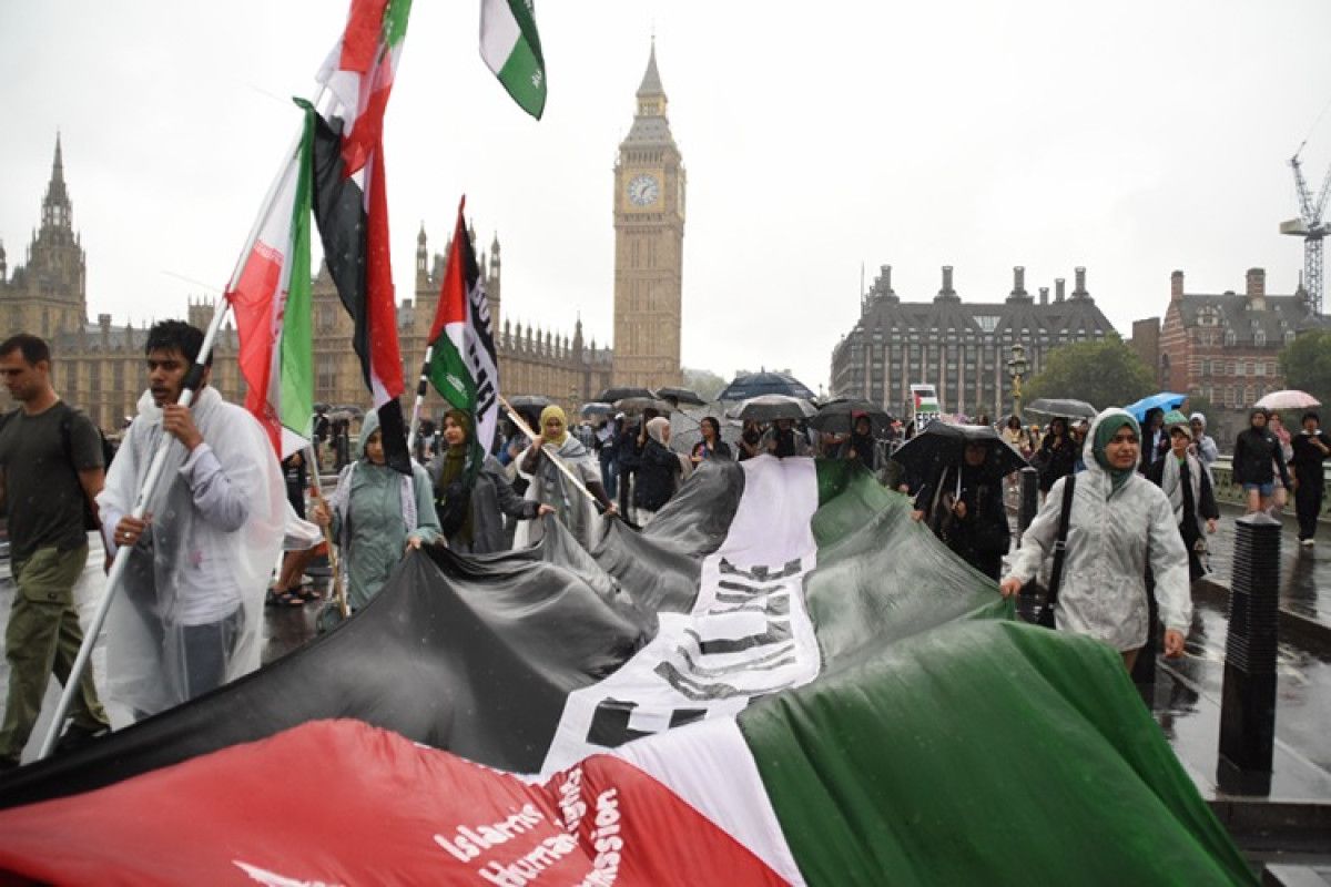 ingilterede on binlerce kisi filistin icin yurudu 3