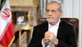 iran cumhurbaskani pezeskiyanin araci su katilmis benzin nedeniyle yolda kaldi MLwDKul6