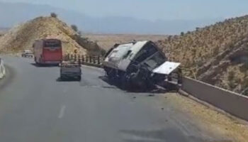 iranda otobus devrildi 15 olu 27 yarali MJMEmSkY