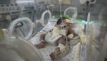 israil saldirisinda olen filistinli kadinin karnindaki bebek kurtarildi Si1Qh5EM