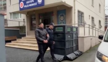 istanbul kadikoyde ucan balonlar patladi bir kadin yaralandi fnVTOOjJ