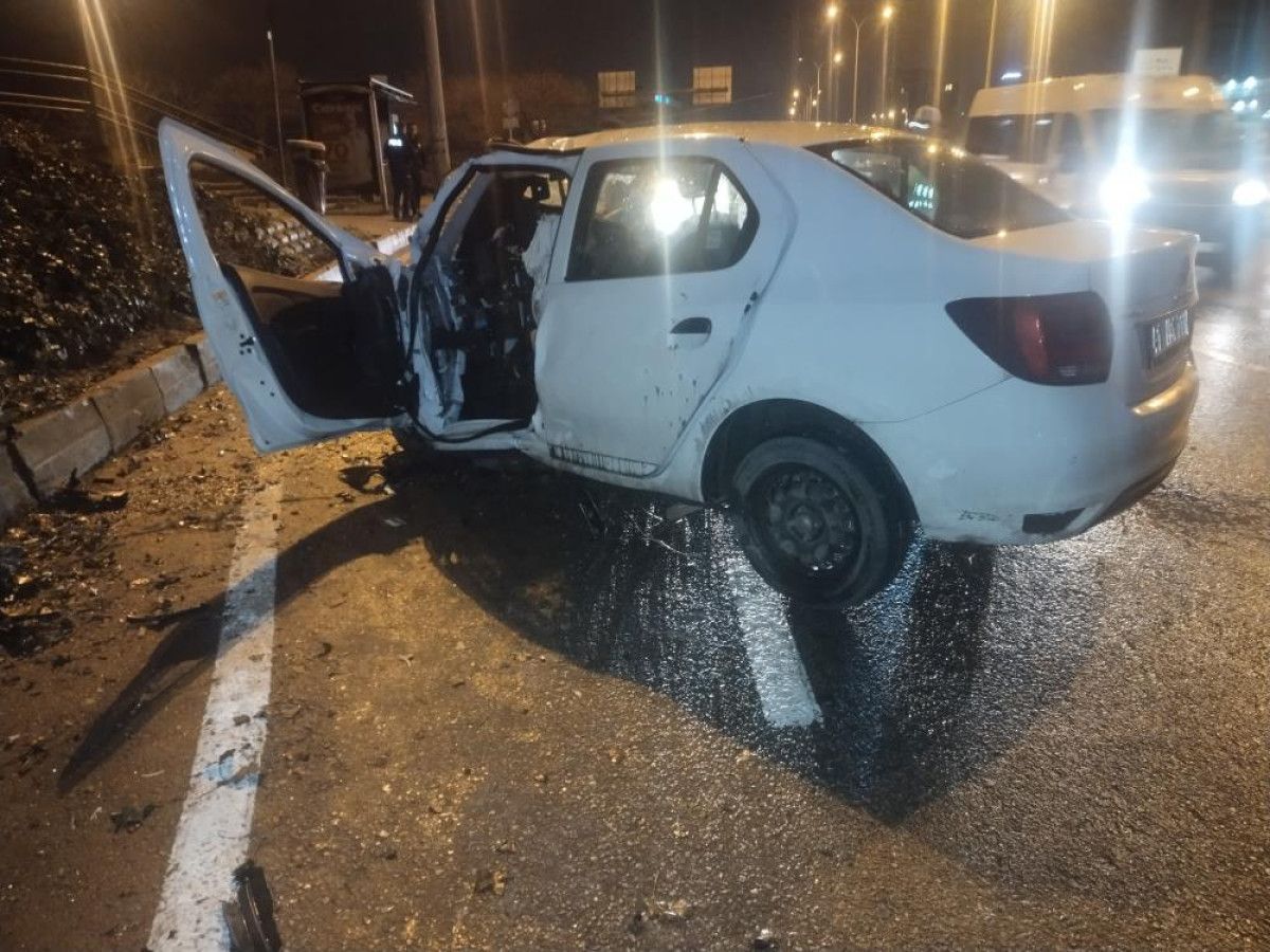 istanbul maltepede duvara carpan otomobilin surucusu agir yaralandi 0 ZgveMCFb