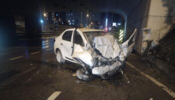 istanbul maltepede duvara carpan otomobilin surucusu agir yaralandi hpIUYNVX