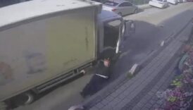 istanbul sancaktepede iett soforu kavgada aynasina tutundugu kamyonetin altinda ezildi pwuq1gdk