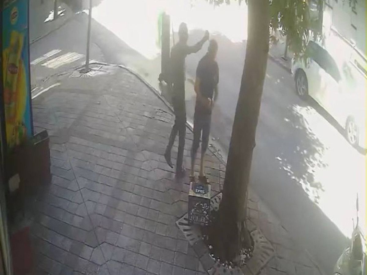 istanbul zeytinburnunda is yeri sahibine tornavidali saldiri kamerada 0 t6PfT7C5