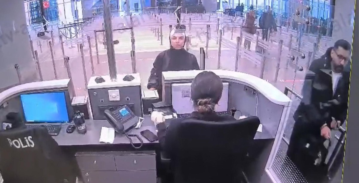 istanbula gelen urdunlu turistler besiktasta uyusturucu alirken yakalandi 2 SGyp2HUW