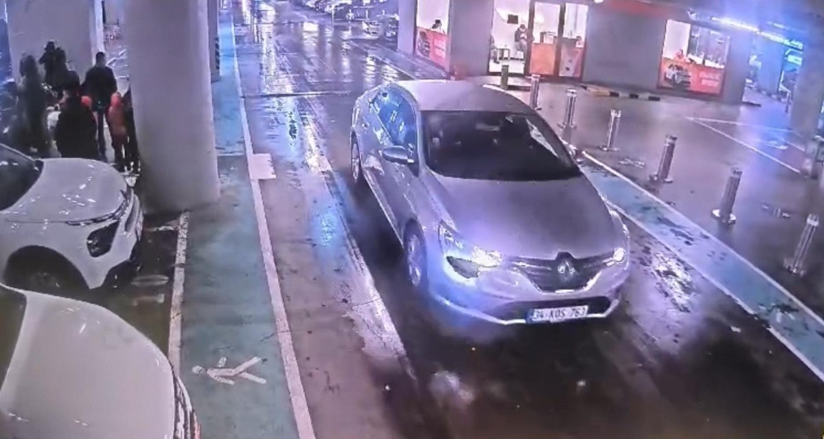 istanbula gelen urdunlu turistler besiktasta uyusturucu alirken yakalandi 3 Apf6VzsV