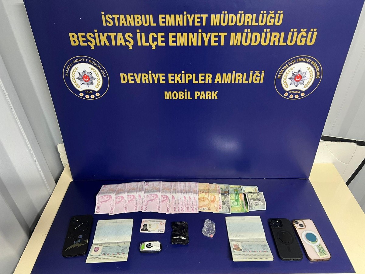 istanbula gelen urdunlu turistler besiktasta uyusturucu alirken yakalandi 4