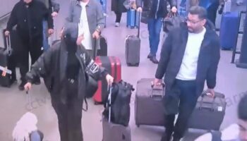 istanbula gelen urdunlu turistler besiktasta uyusturucu alirken yakalandi 86WRr7a5