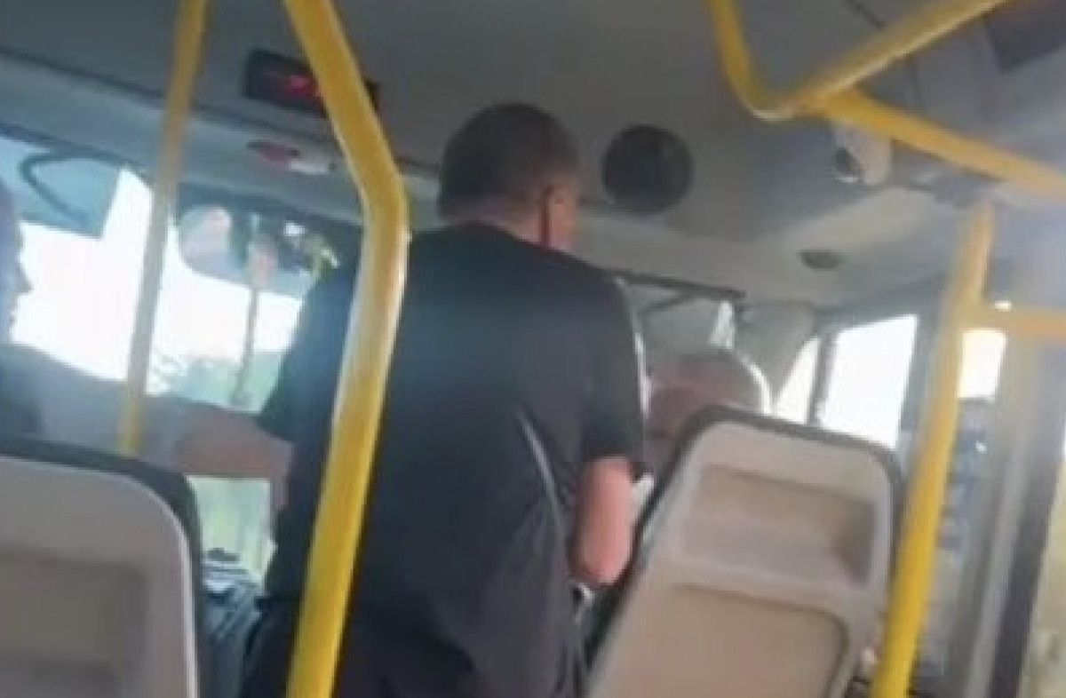 istanbulda 2 yolcu arasinda ayagima bastin kavgasi cikti 0