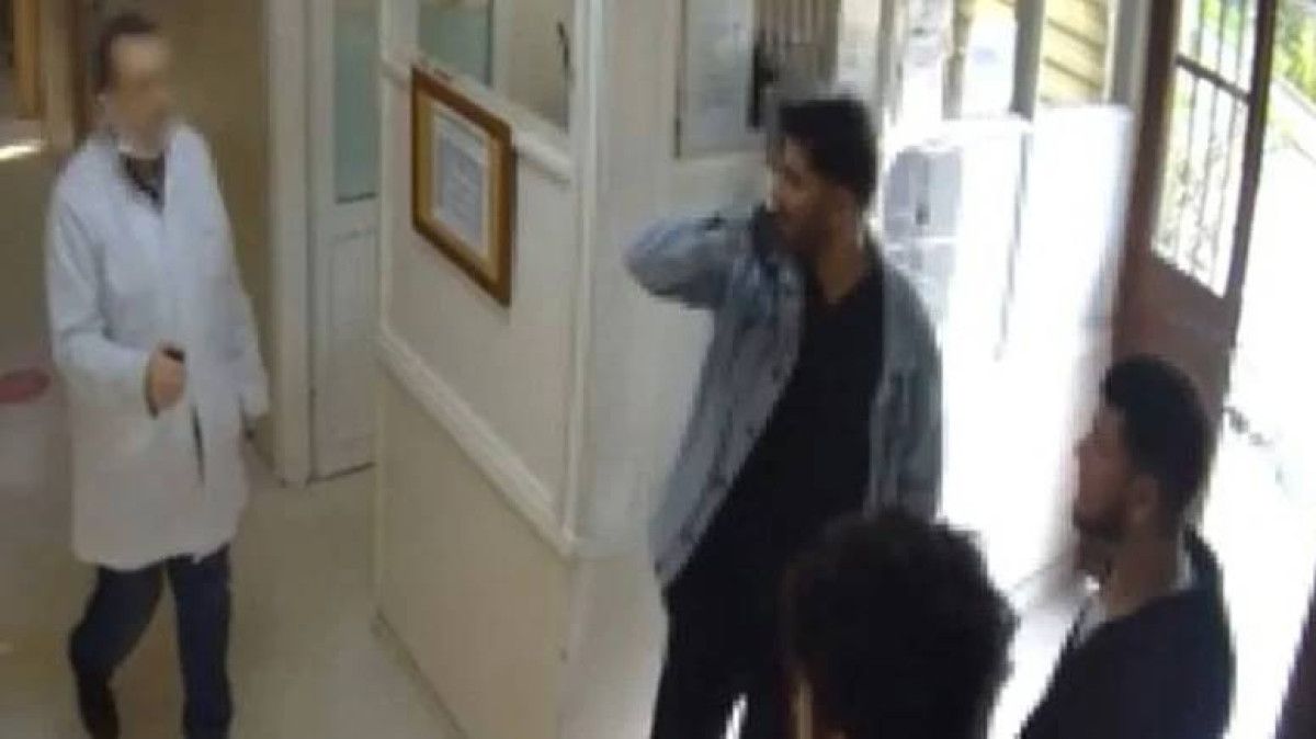 istanbulda doktor hastalara biber gazi sikip silah gosterdi 0 PhPBYSeS