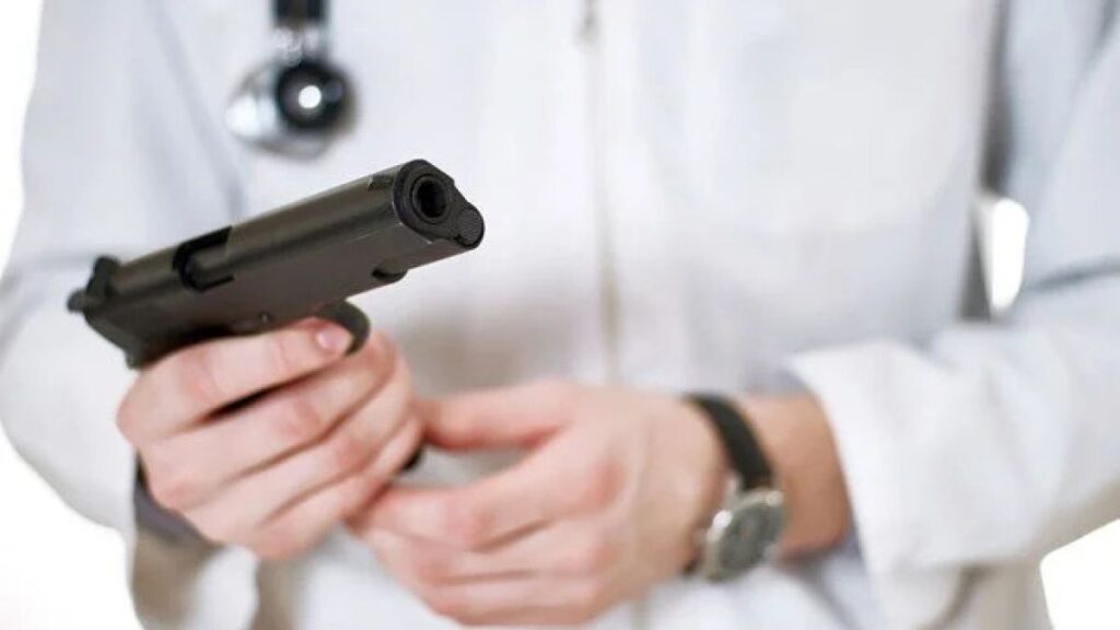 istanbulda doktor hastalara biber gazi sikip silah gosterdi pjGMOEIm