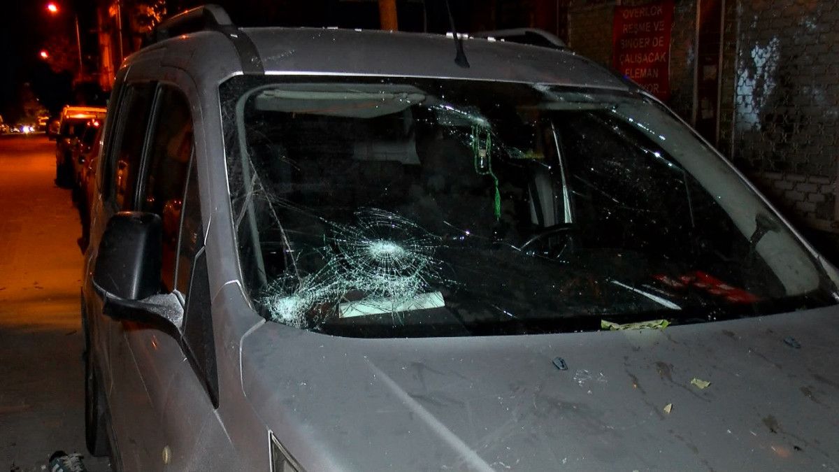 İstanbul'da evdeki eşyaları pencereden attı: 2 otomobil zarar gördü 1 istanbulda evdeki esyalari pencereden atti 2 otomobil zarar gordu 0 TagprpAs
