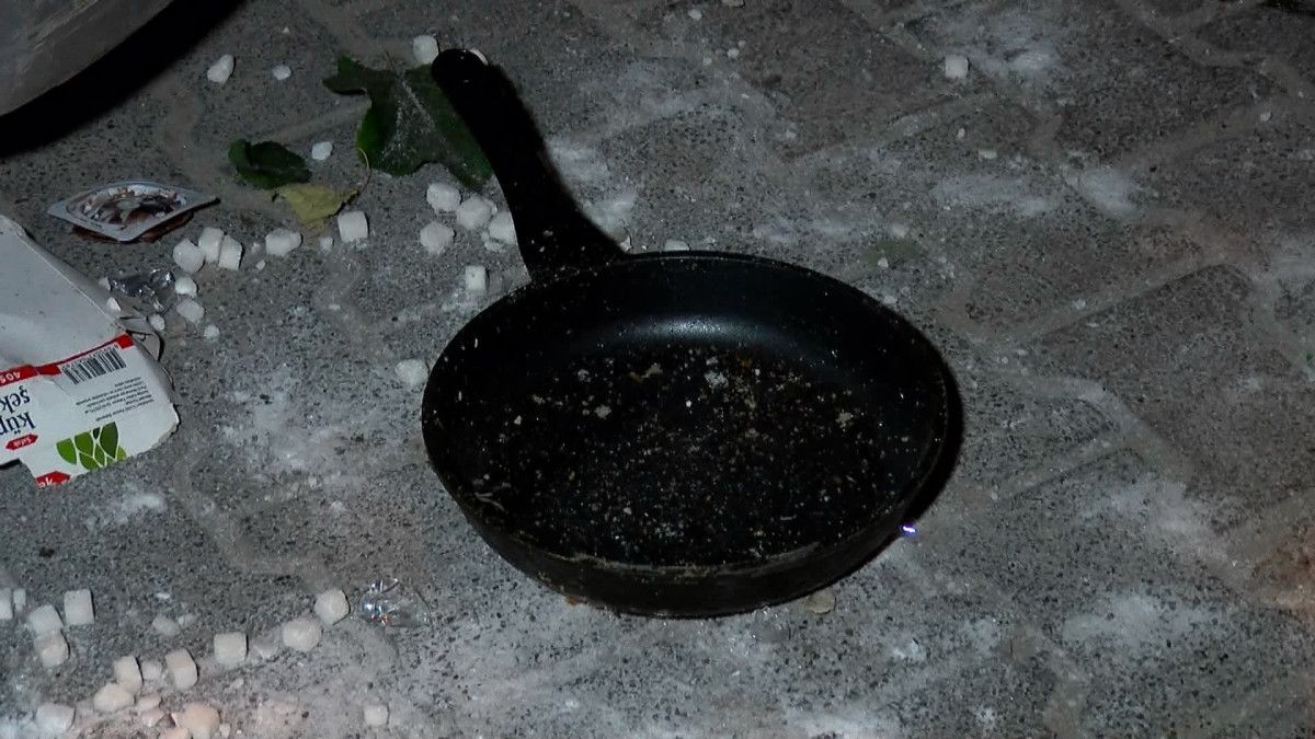 İstanbul'da evdeki eşyaları pencereden attı: 2 otomobil zarar gördü 6 istanbulda evdeki esyalari pencereden atti 2 otomobil zarar gordu 5 H2ngFMf6