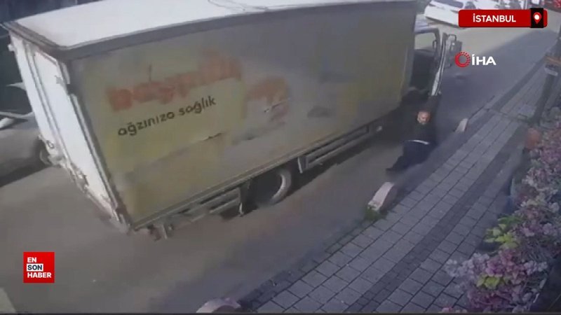 istanbulda iett soforu ile kamyonet surucusu arasinda kavga cikti Dj9PAQaC