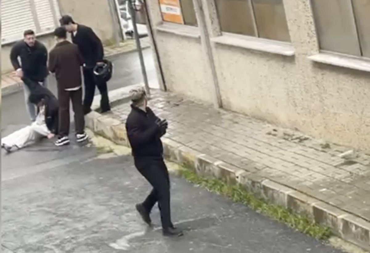 istanbulda kiz meselesi yuzunden acimasizca darbedildi 0 OfIpODfJ