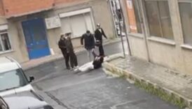 istanbulda kiz meselesi yuzunden acimasizca darbedildi 2bbVAcvJ