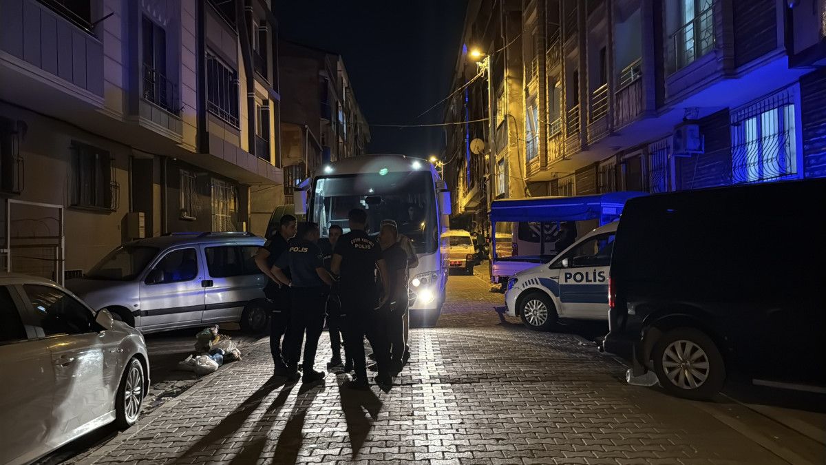 İstanbul'da komşu kavgasında kan: 1 kişi göğsünden bıçaklandı 2 istanbulda komsu kavgasinda kan 1 kisi gogsunden bicaklandi 1 hTE7SY6L