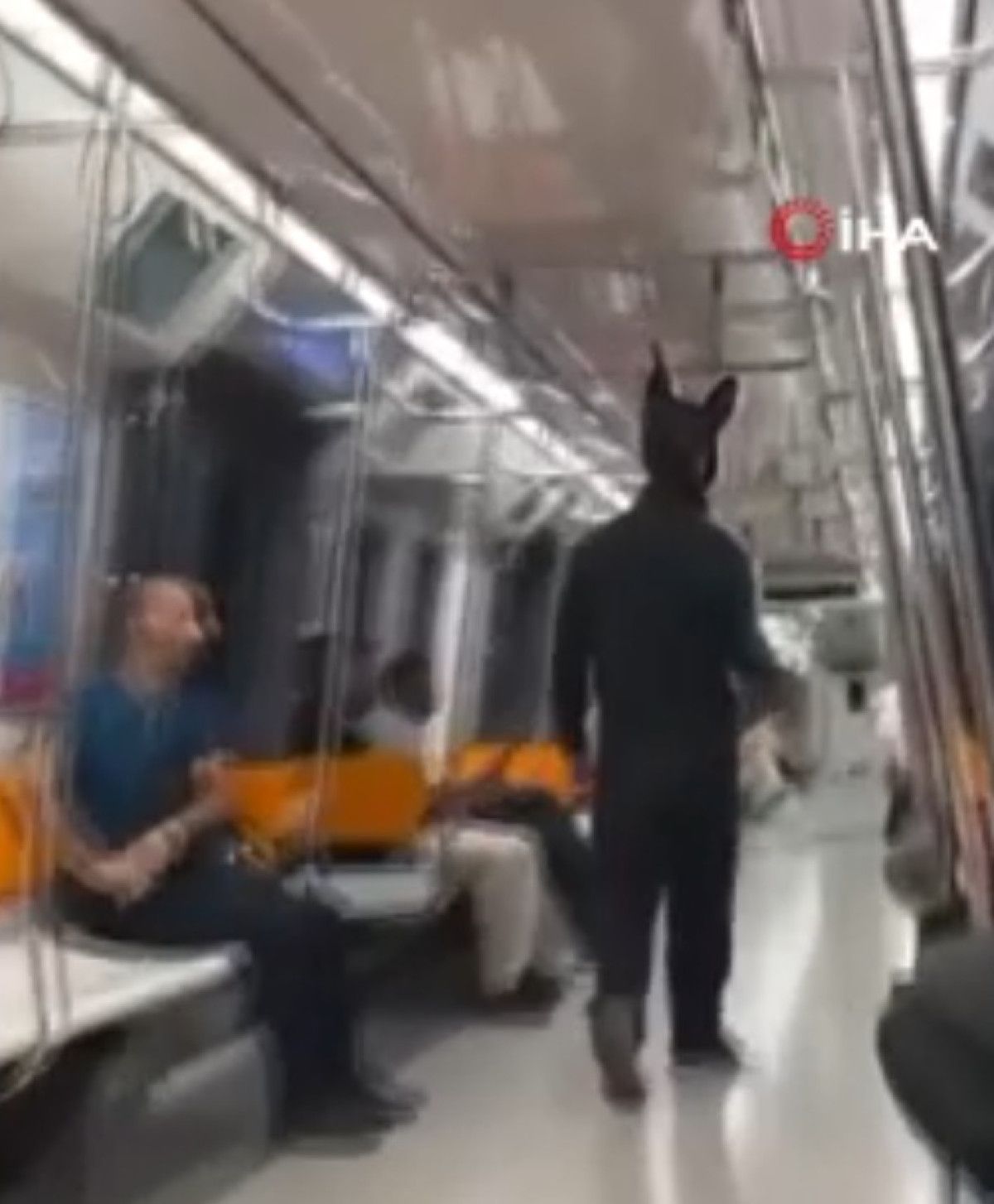 istanbulda metroda oyuncak tufekle gezen sahis yakalandi 0 7DwUOEtb