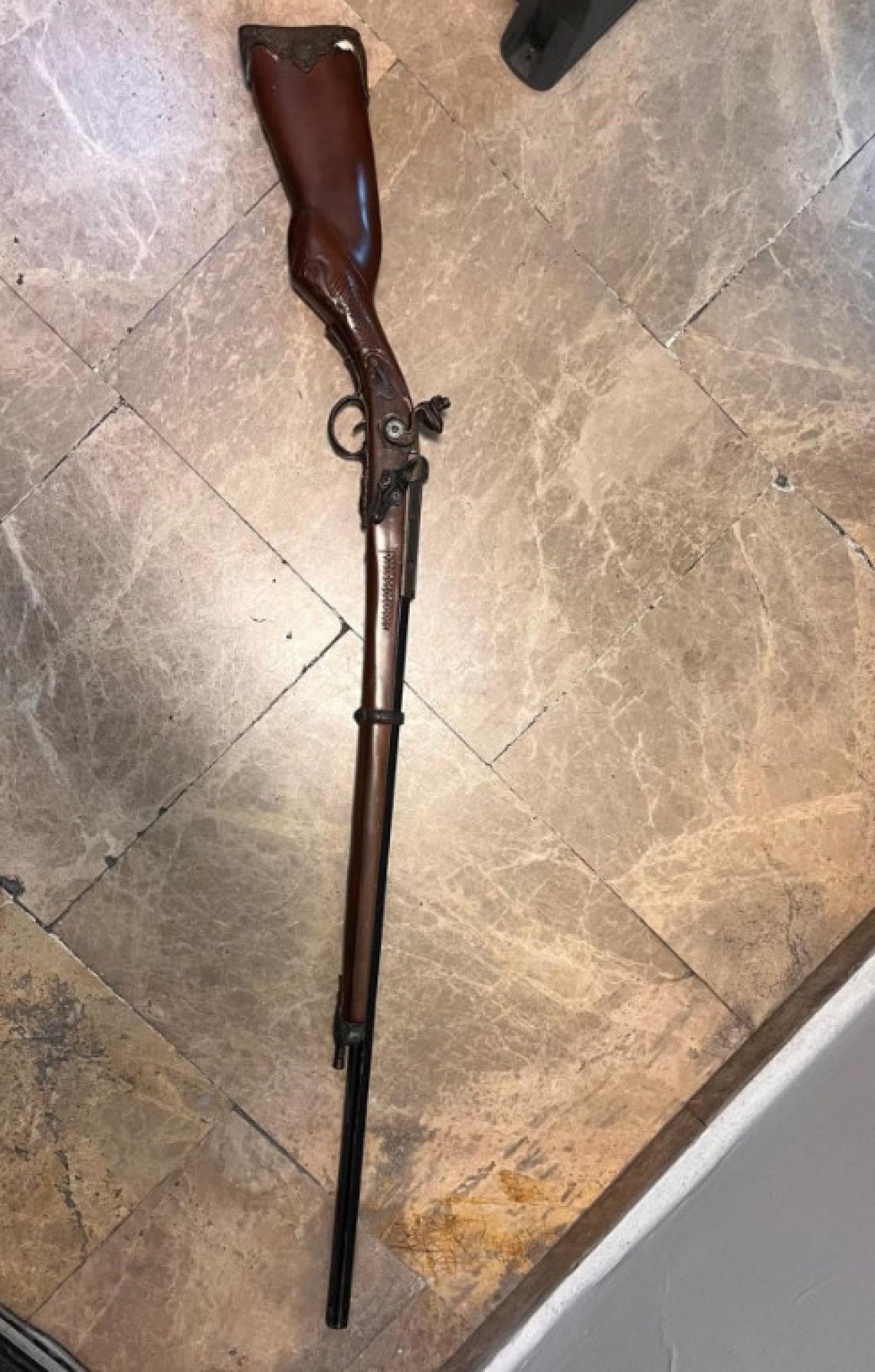 istanbulda metroda oyuncak tufekle gezen sahis yakalandi 1 BiUBtQDz