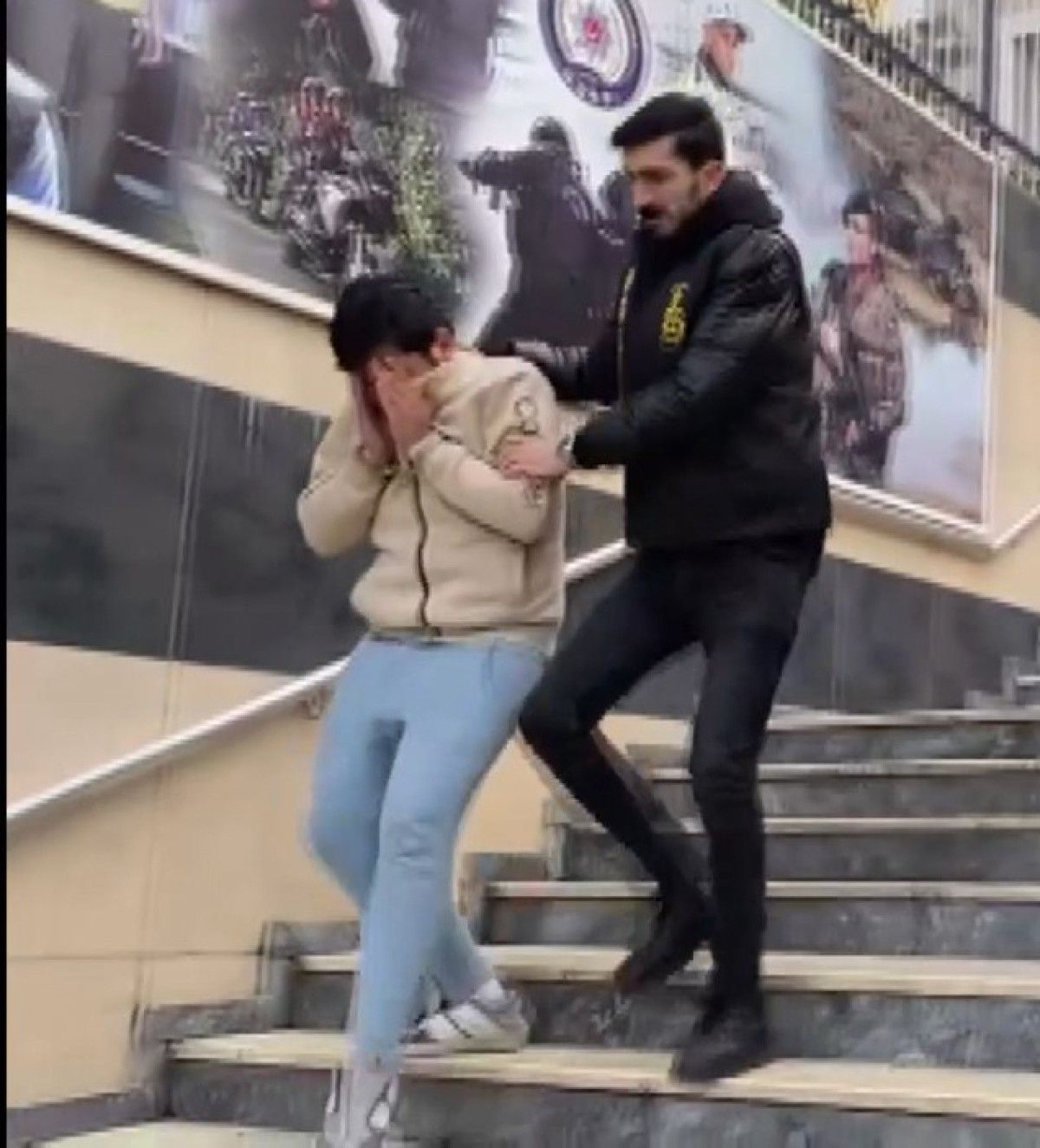 istanbulda motosiklet hirsiz kameraya yakalandi 2 2CTQ8GMR