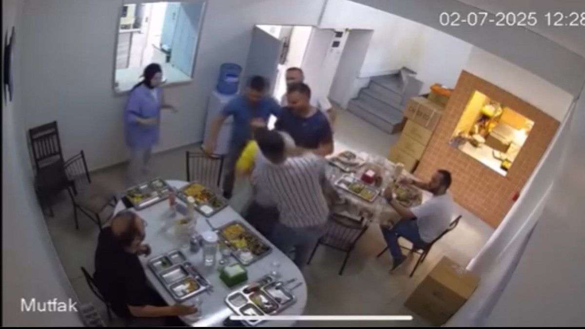 istanbulda nefes borusuna yemek kacan isci heimlich manevrasiyla kurtarildi 1 QKfrD7SK