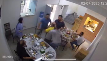 istanbulda nefes borusuna yemek kacan isci heimlich manevrasiyla kurtarildi ZlzM2uGE