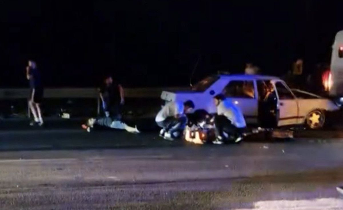 istanbulda otomobil iett yol bakim aracina carpti 1i agir 5 yarali 1 NEwO8BW4