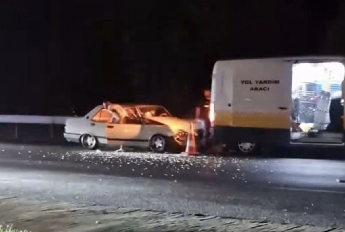 istanbulda otomobil iett yol bakim aracina carpti 1i agir 5 yarali 2 qe2bfXP9