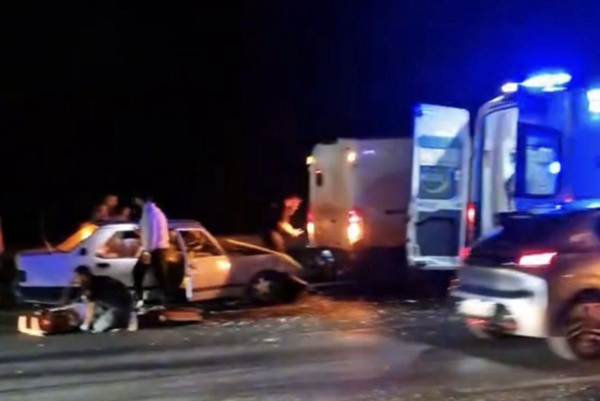 istanbulda otomobil iett yol bakim aracina carpti 1i agir 5 yarali 3 SasOMOGG